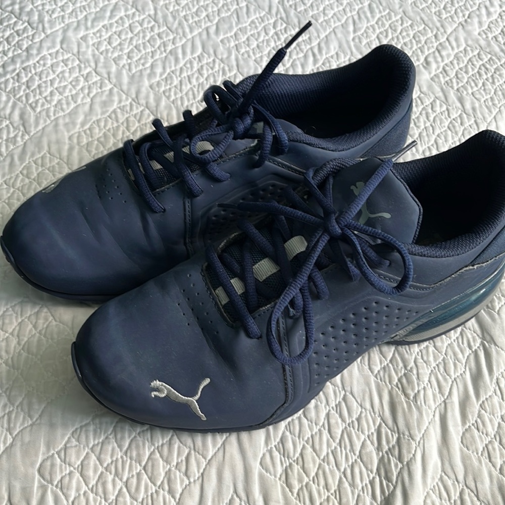 BRAND NEW PUMAS 9.5 MEN PUMAS 👟! BARELY WORN